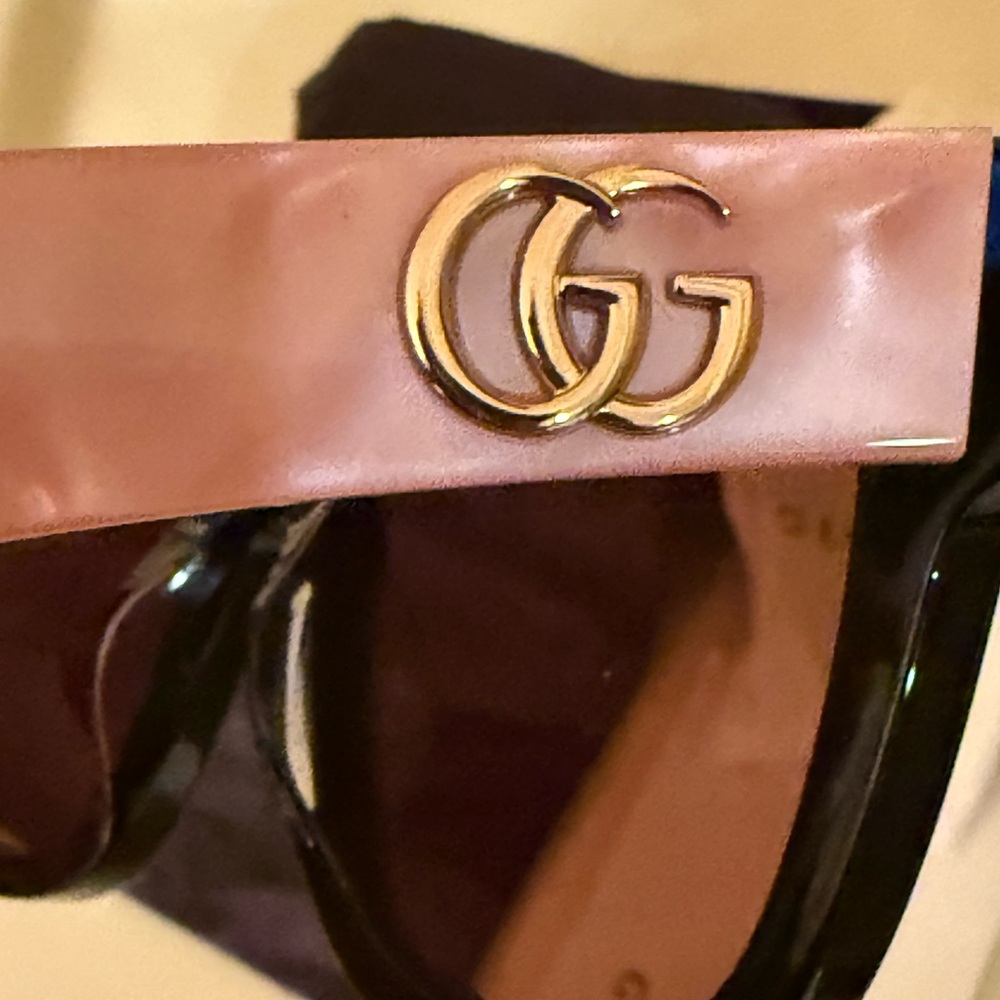Gucci Black Frame Sunglasses with Pink Arms - Picture 5 of 7